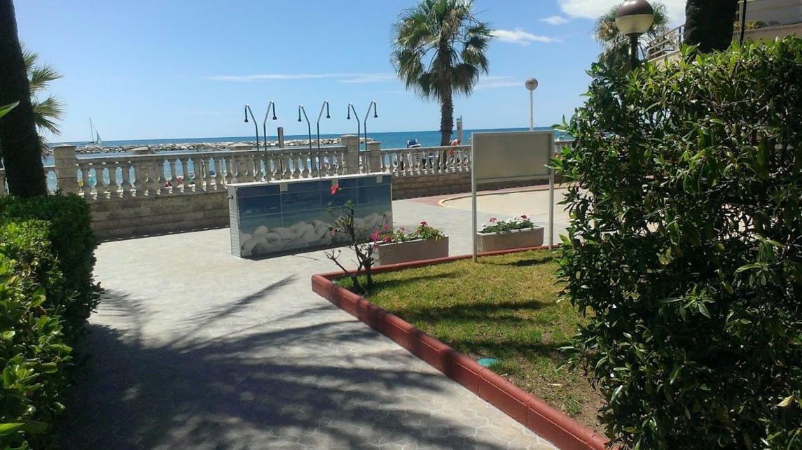 Apartamentos Marina Sol De Espana كامبريلس المظهر الخارجي الصورة